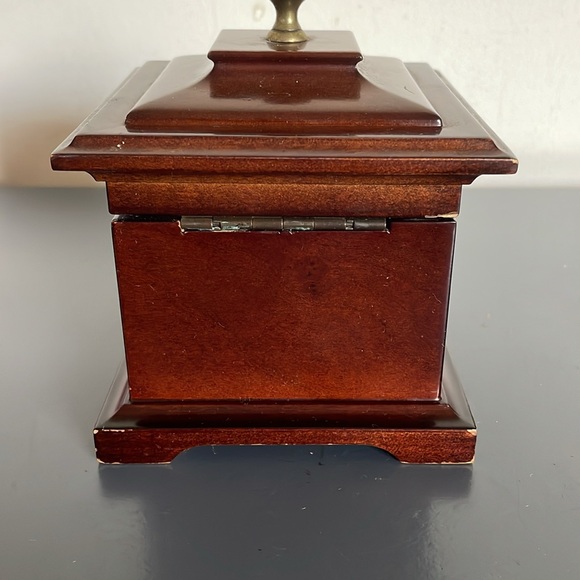 Bombay Musical Ring Box - Picture 4 of 8